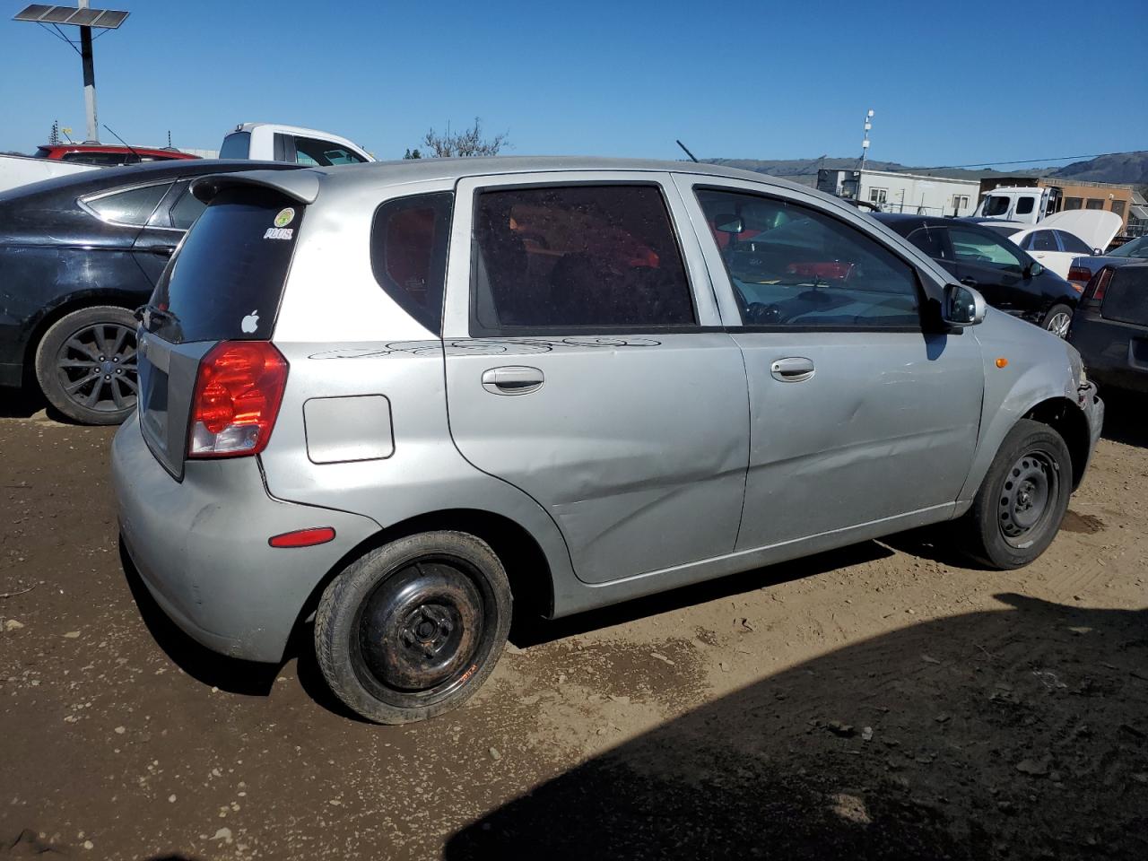 2004 Chevrolet Aveo - Image 3