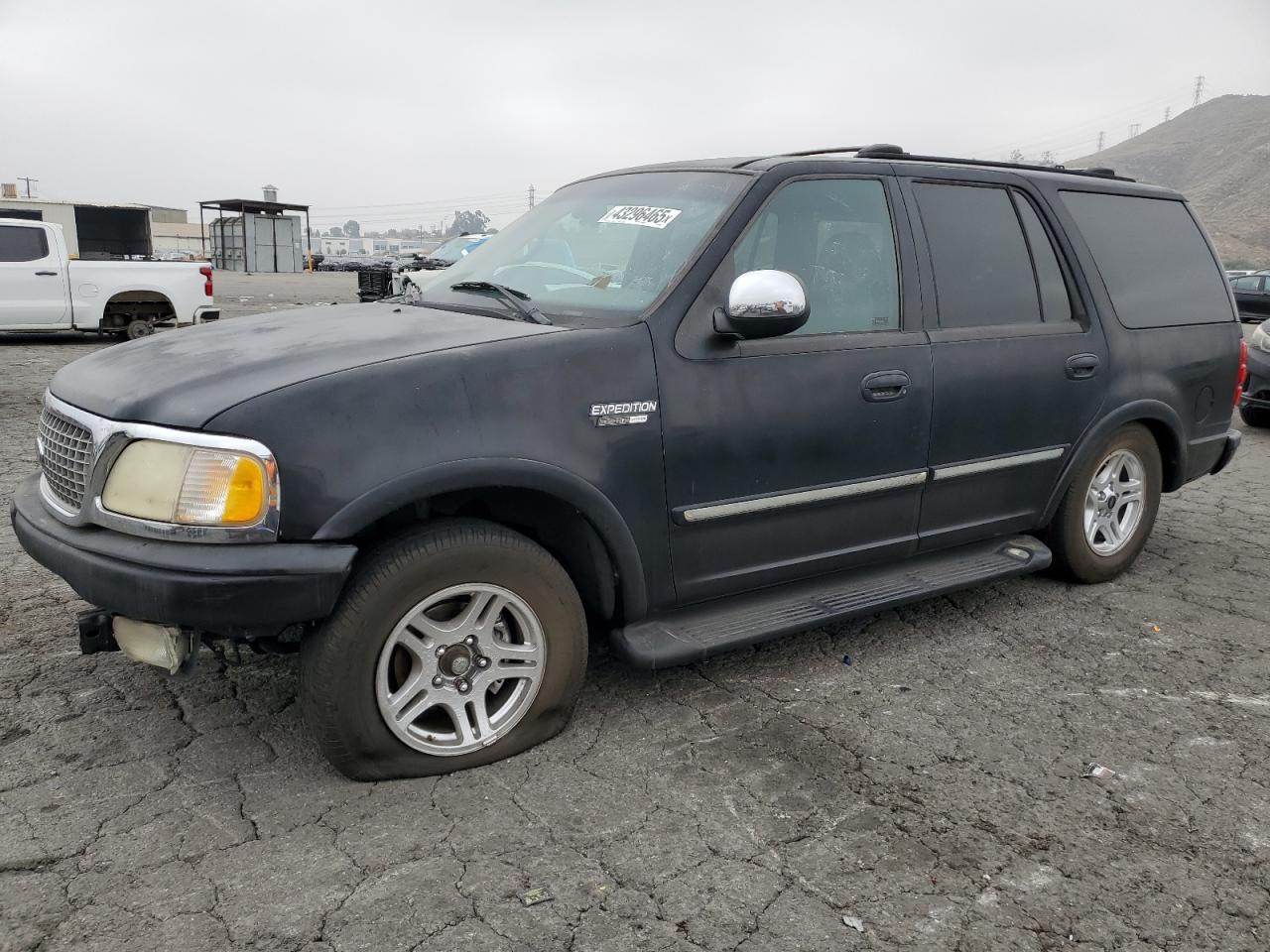 2001 Ford Expedition Xlt for Sale in Colton, CA - Front End