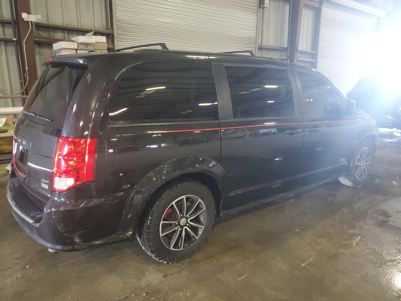 2018 Dodge Caravan - Image 3