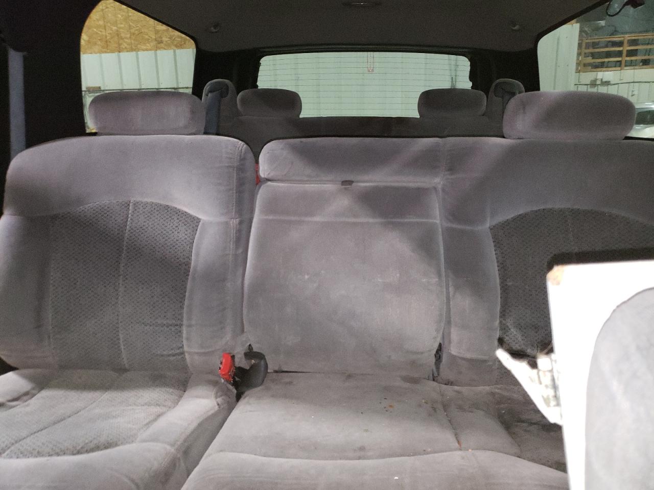 2001 Chevrolet Suburban - Image 10