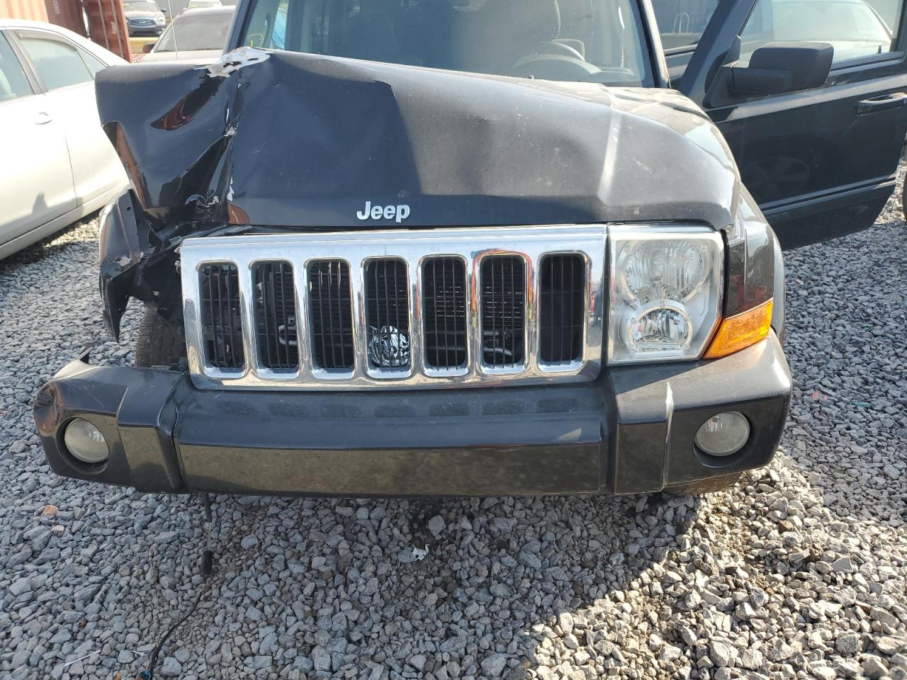 2009 Jeep Commander - Image 12