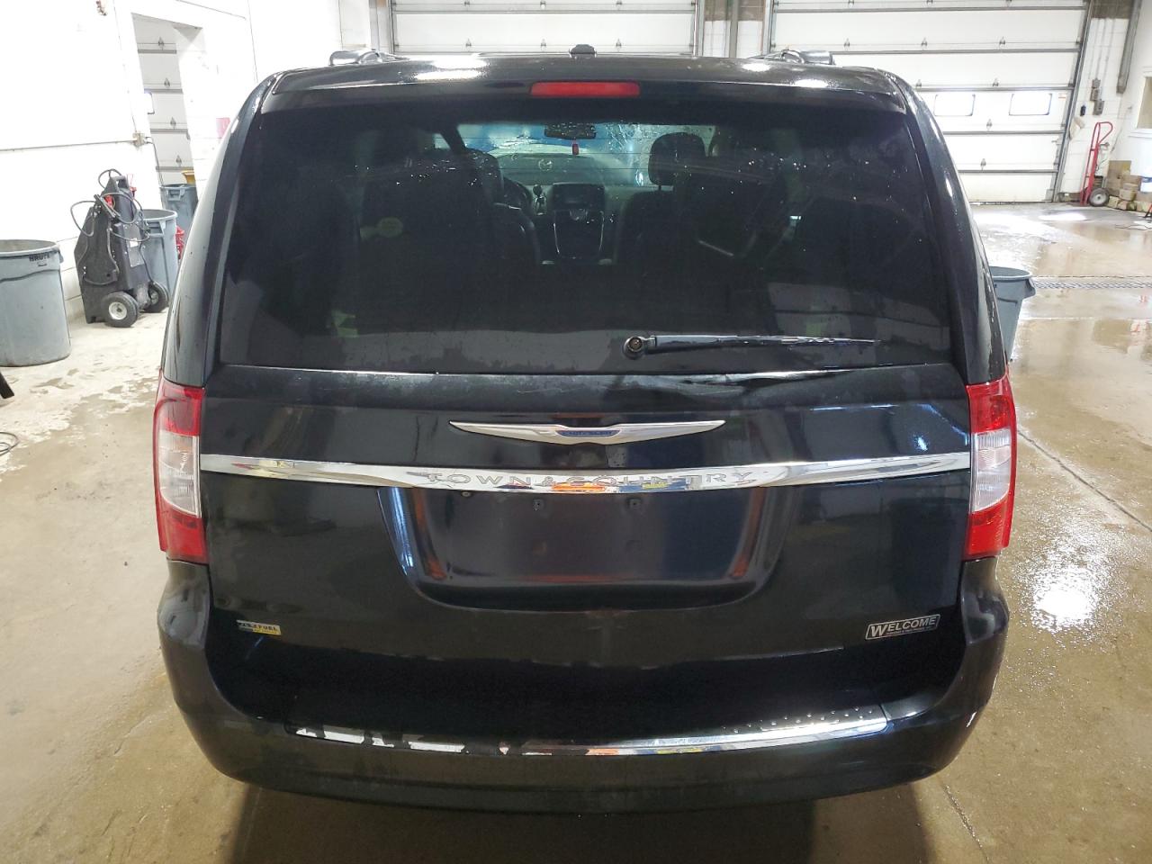 2013 Chrysler Town & Country - Image 6