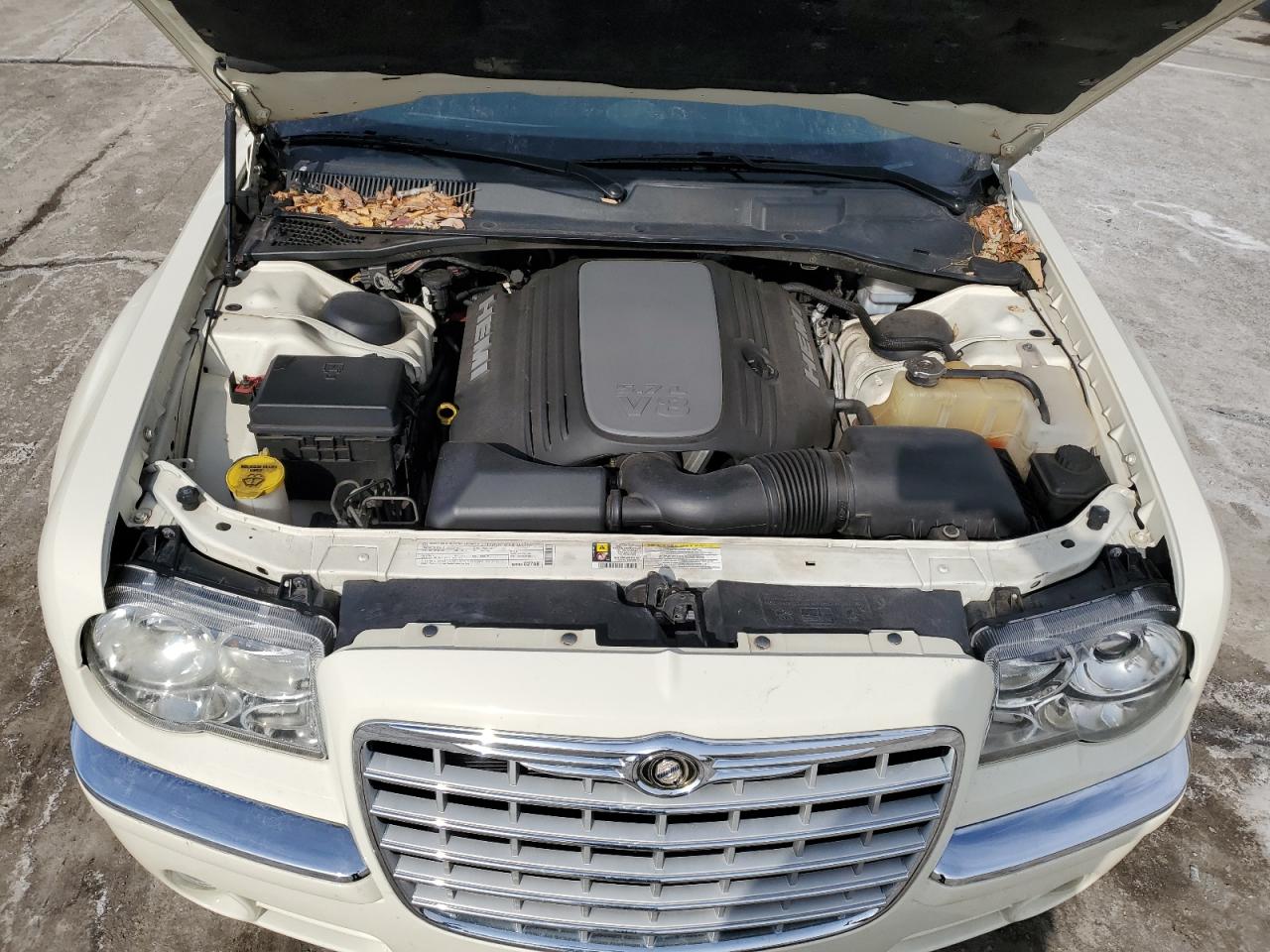 2010 Chrysler 300 - Image 12