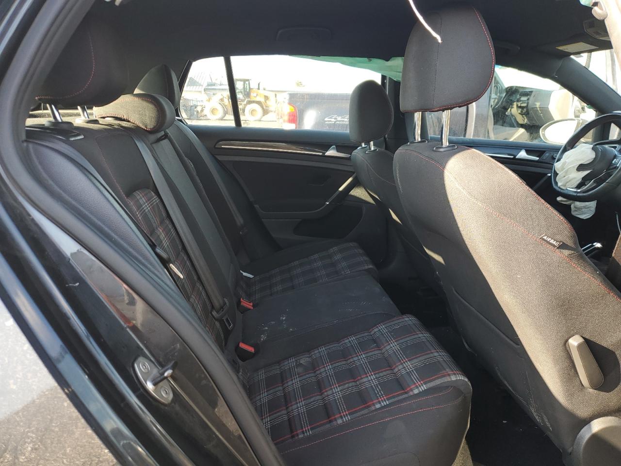 2015 Volkswagen GTI - Image 10