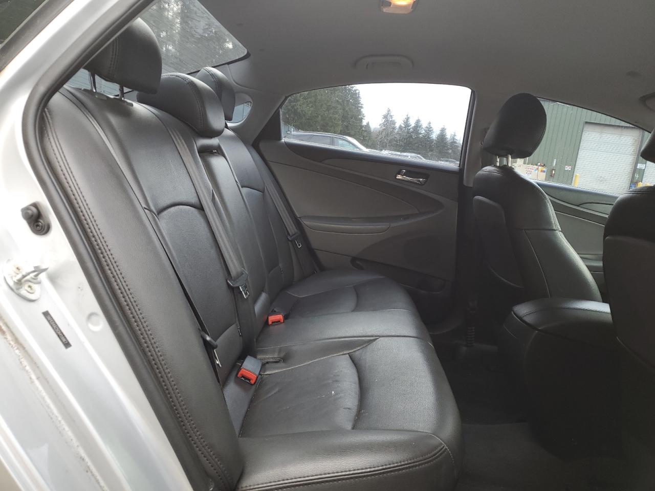 2012 Hyundai Sonata - Image 10