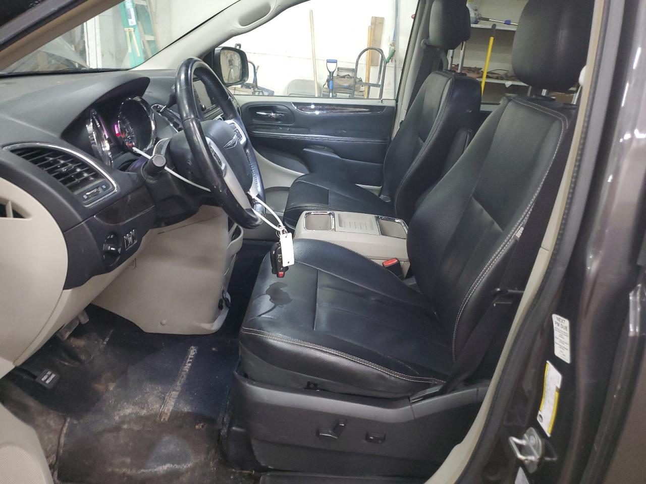 2016 Chrysler Town & Country - Image 7
