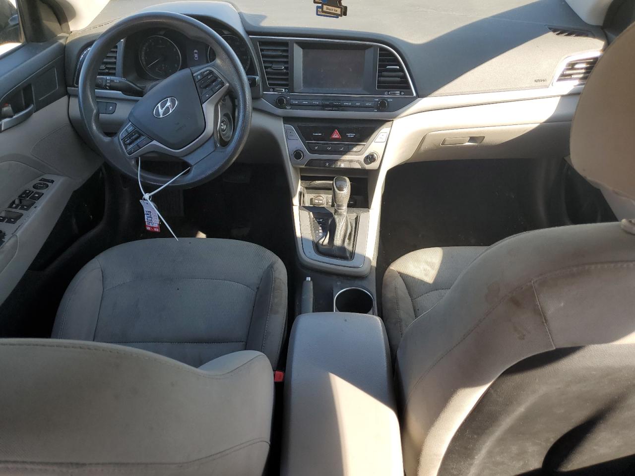 2018 Hyundai Elantra - Image 8