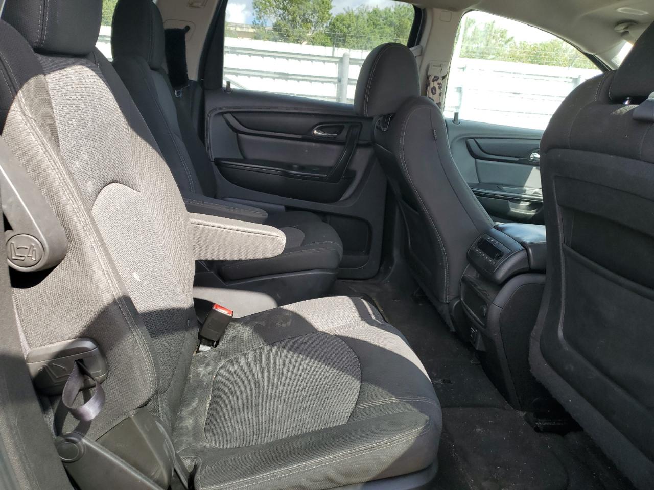 2015 Chevrolet Traverse - Image 11