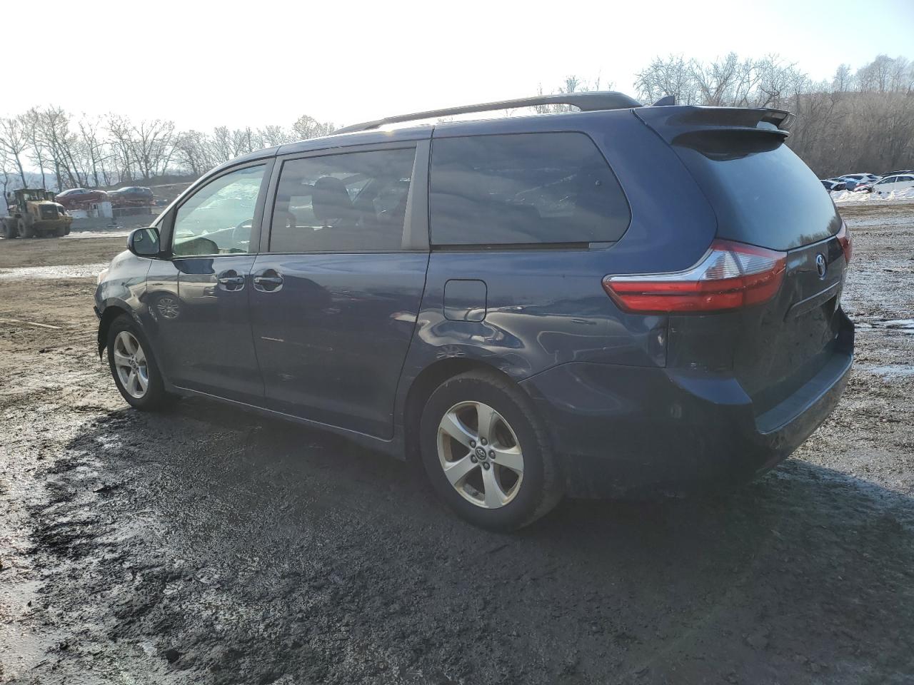 2018 Toyota Sienna - Image 2