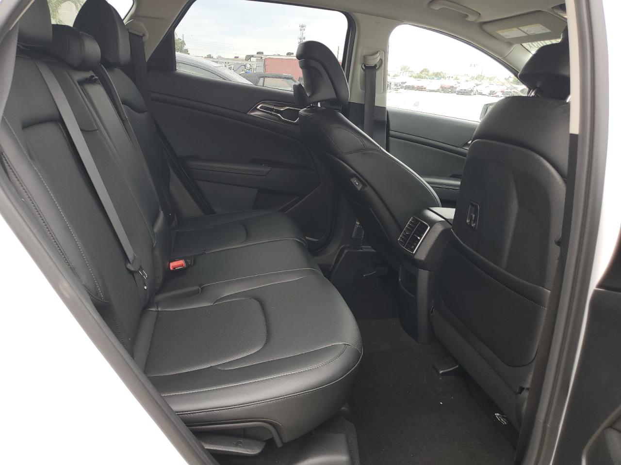 2024 Kia Sportage - Image 10
