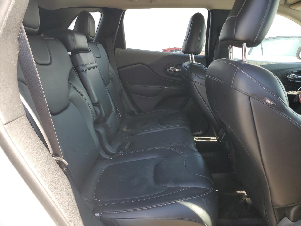 2017 Jeep Grand Cherokee - Image 11