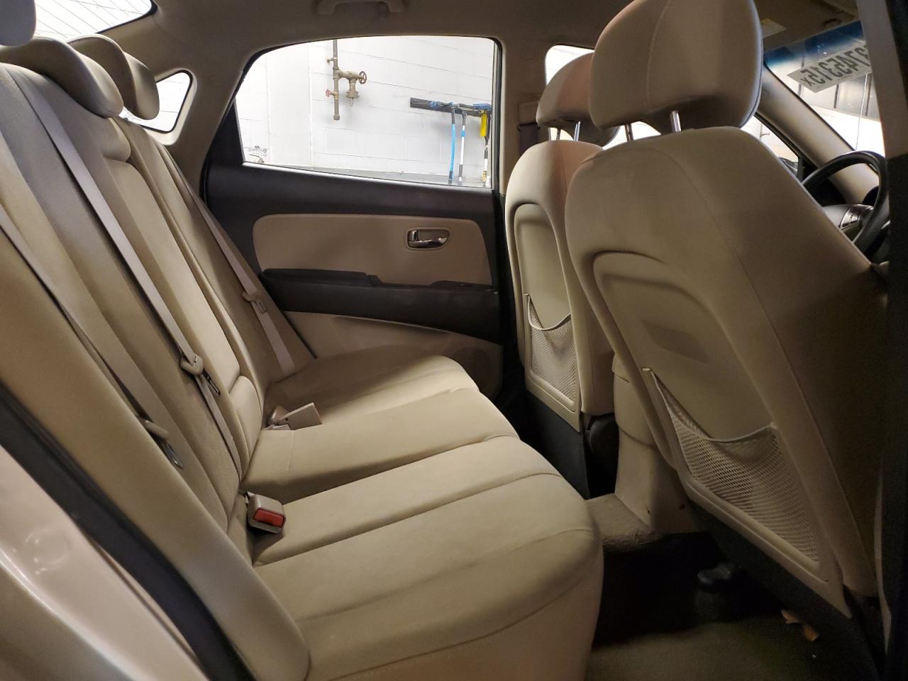 2010 Hyundai Elantra - Image 10