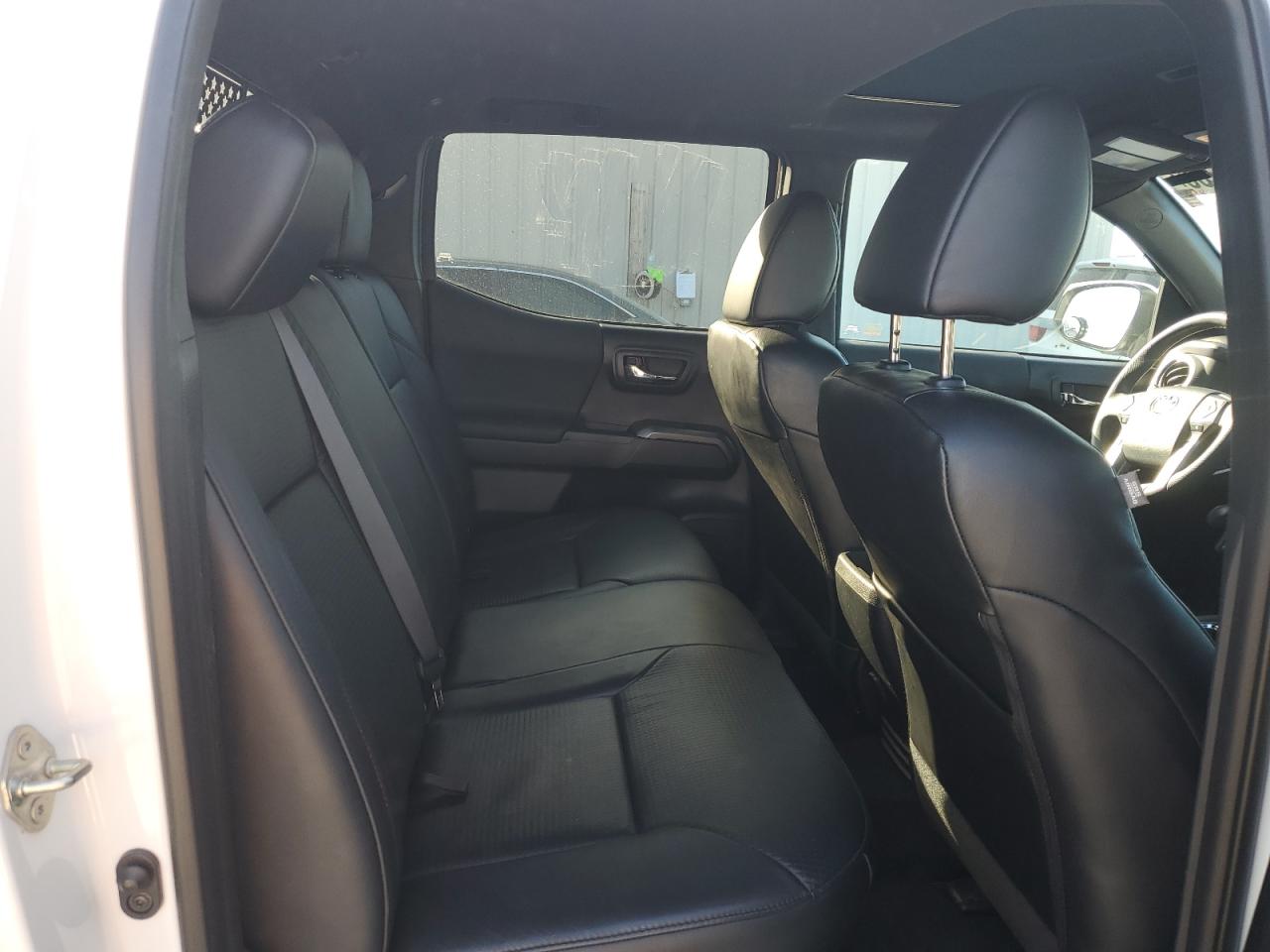 2019 Toyota Tacoma - Image 10