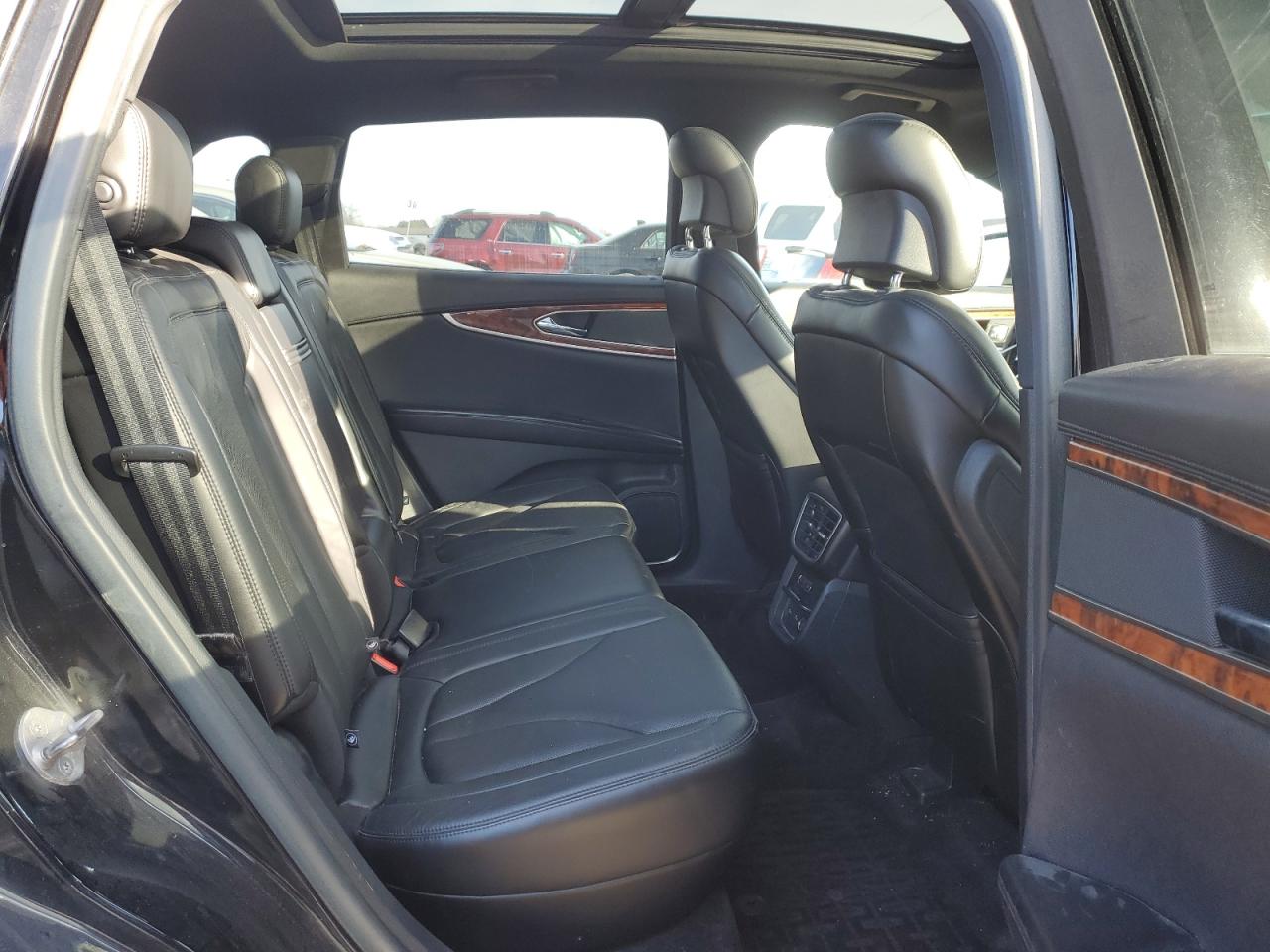 2017 Lincoln MKX - Image 11