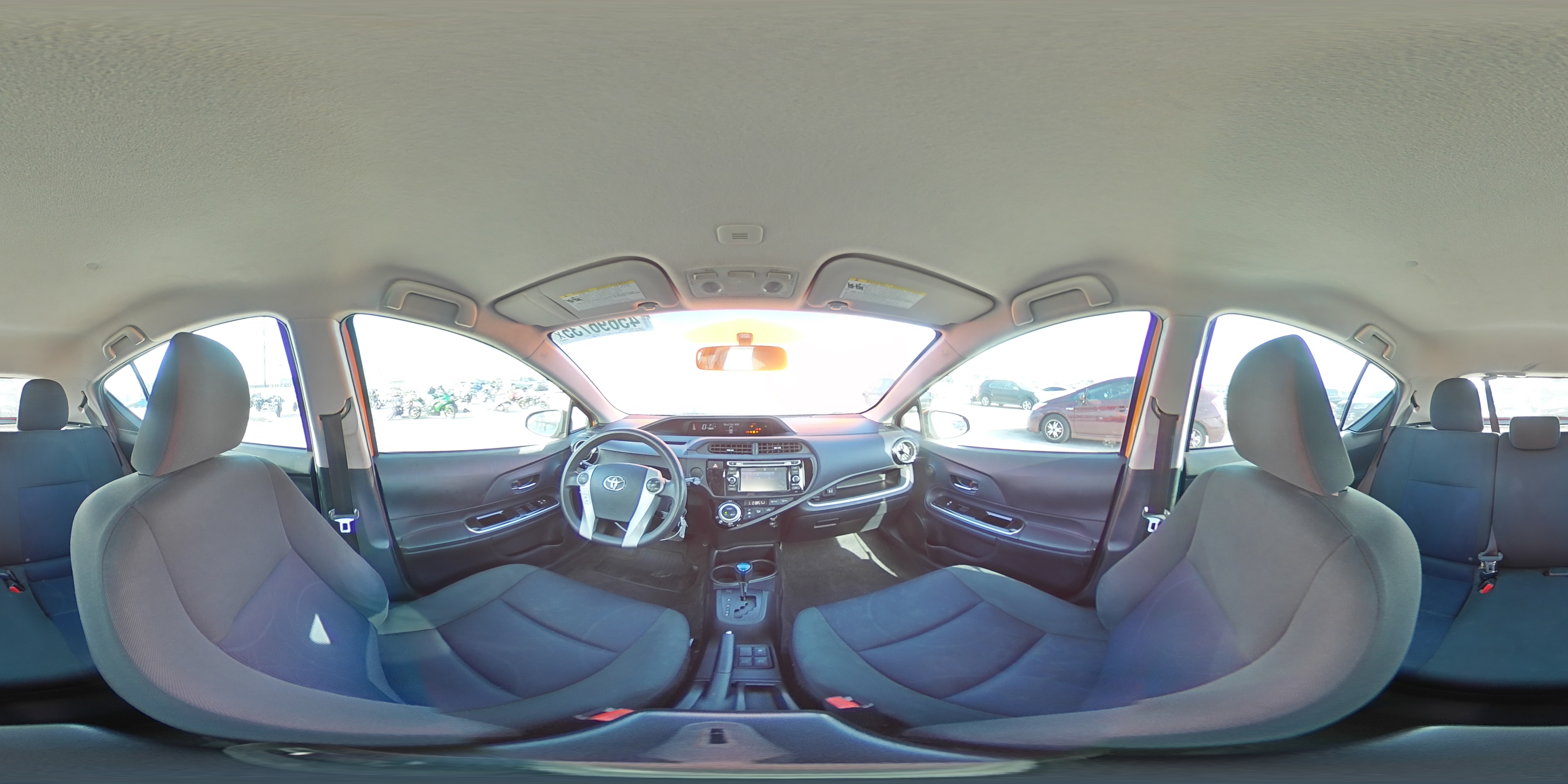 2015 Toyota Prius - Image 13