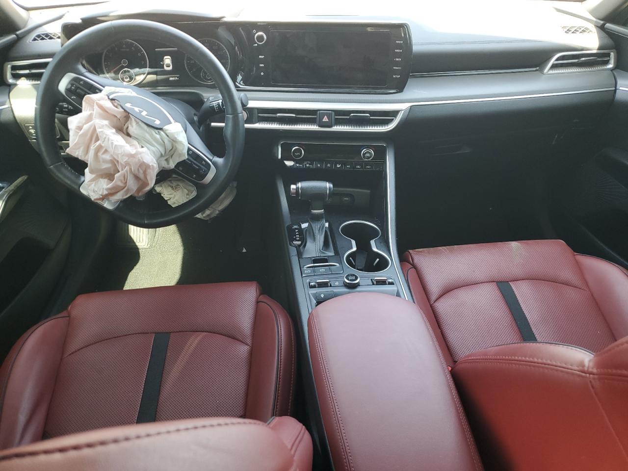 2023 Kia K5 - Image 8