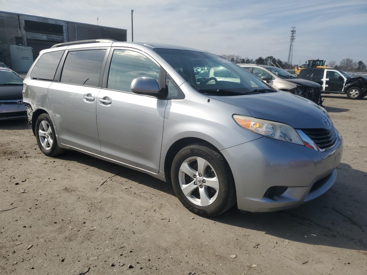 2011 Toyota Sienna - Image 4