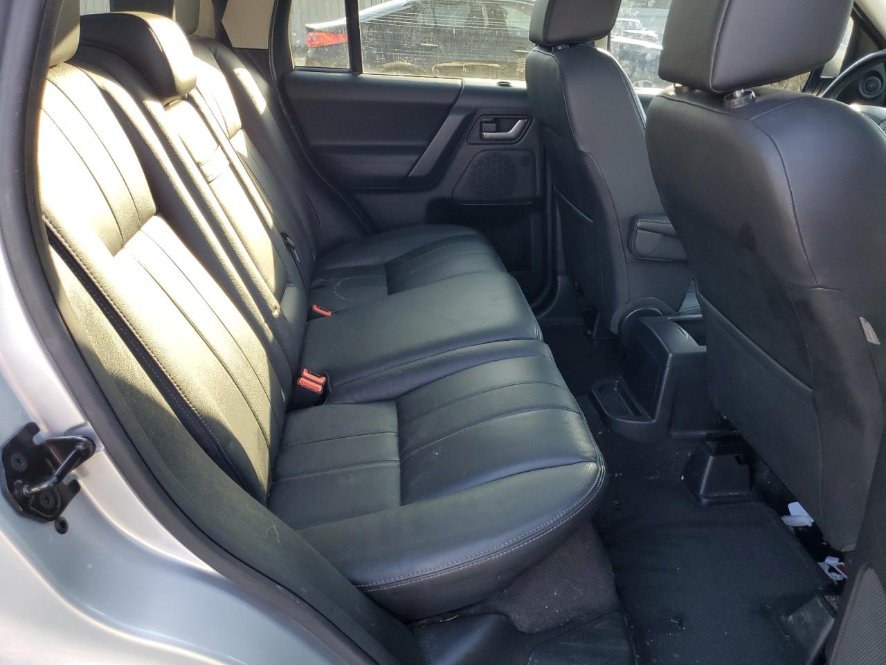 2013 Land Rover LR2 - Image 10