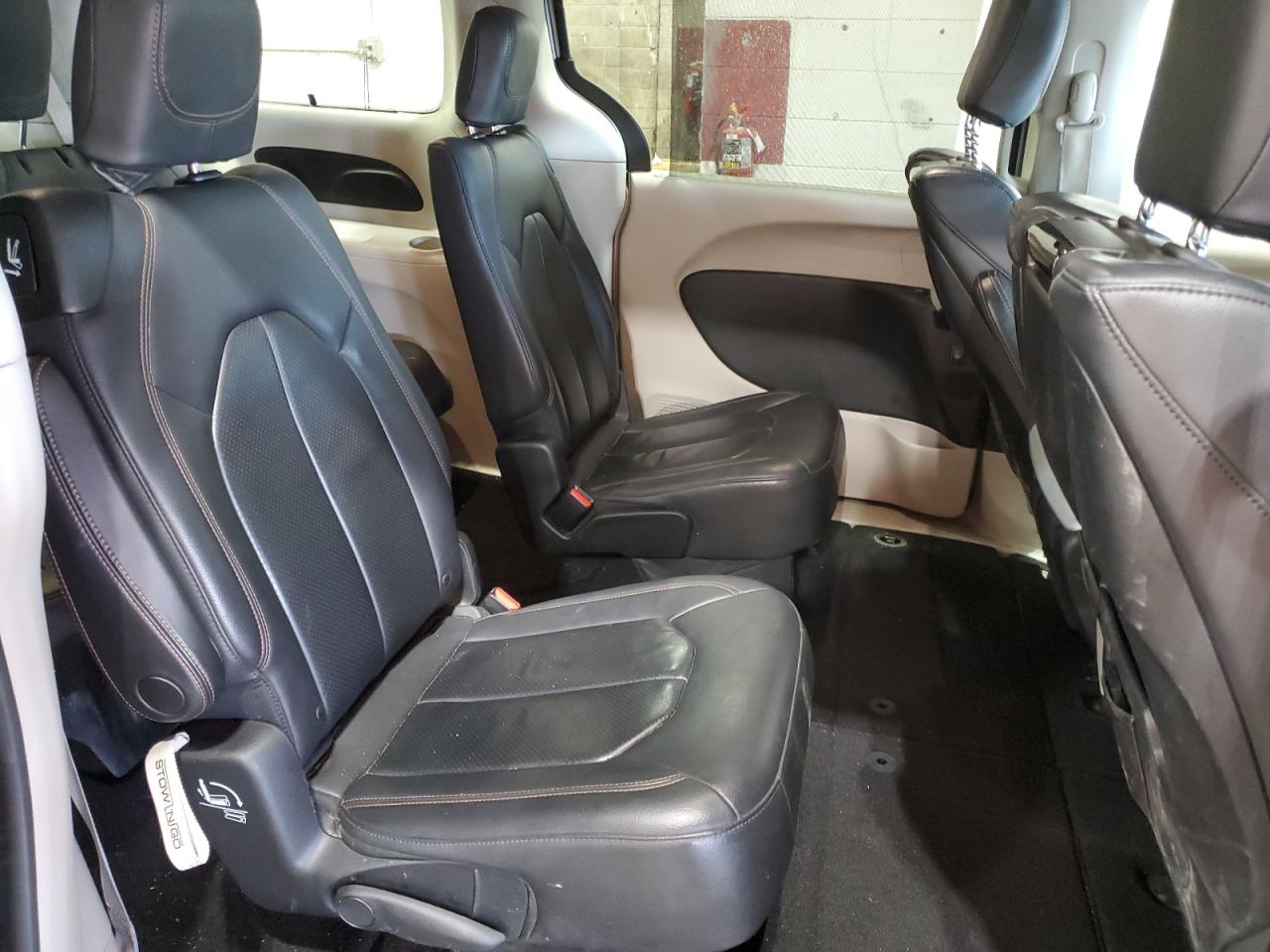 2017 Chrysler Pacifica - Image 11