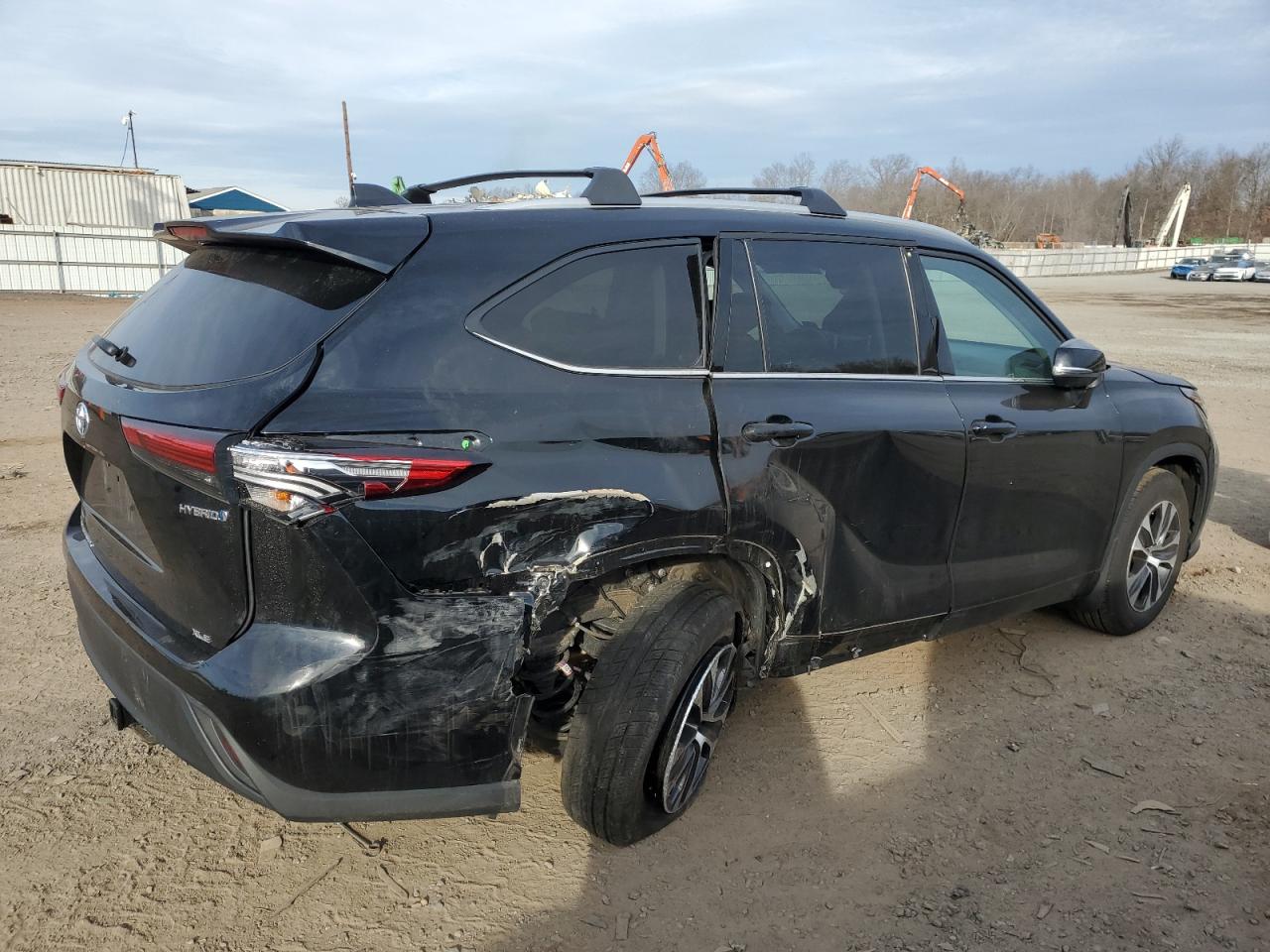 2022 Toyota Highlander - Image 3