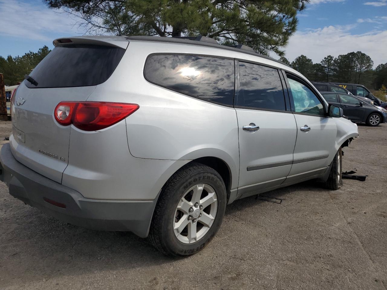 2012 Chevrolet Traverse - Image 3