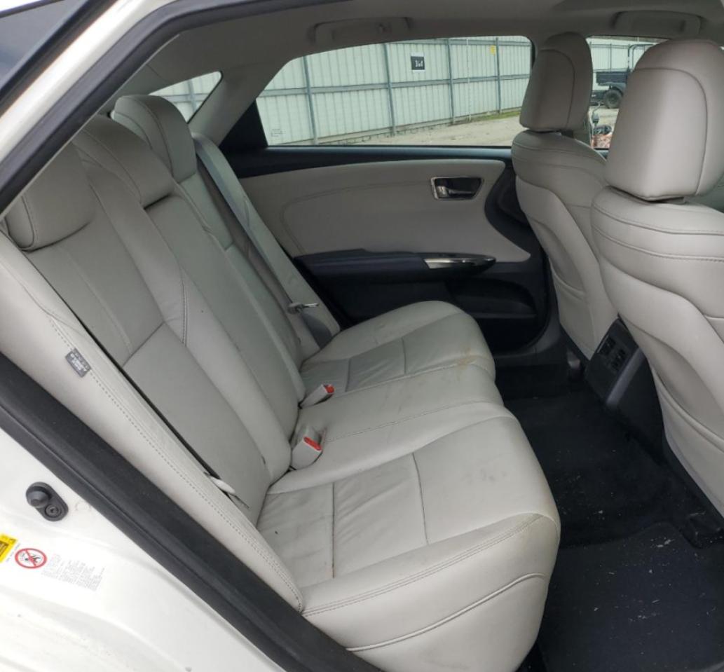 2013 Toyota Avalon - Image 10