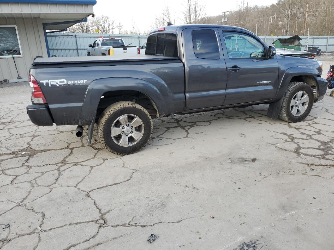 2015 Toyota Tacoma - Image 3