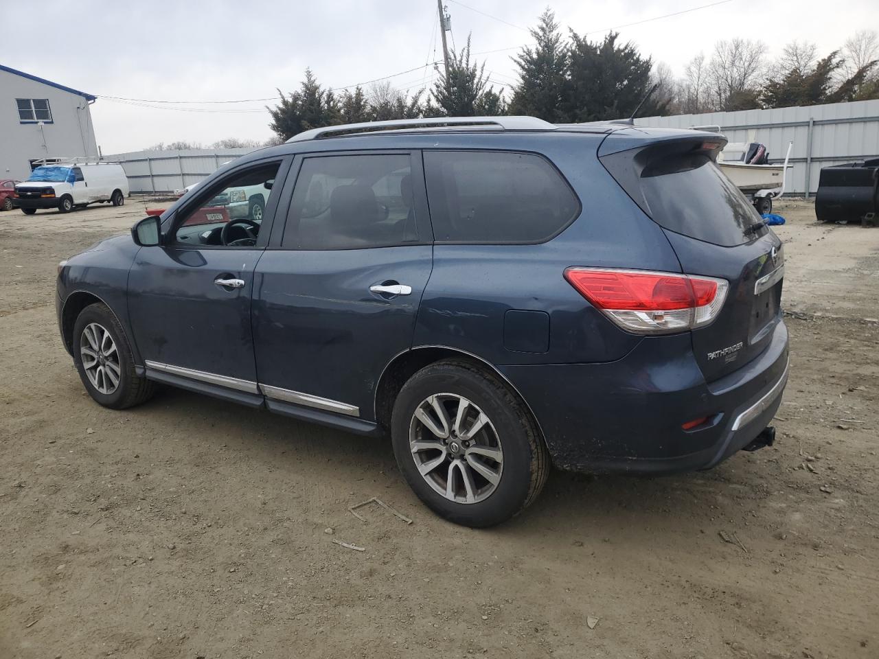 2013 Nissan Pathfinder - Image 2