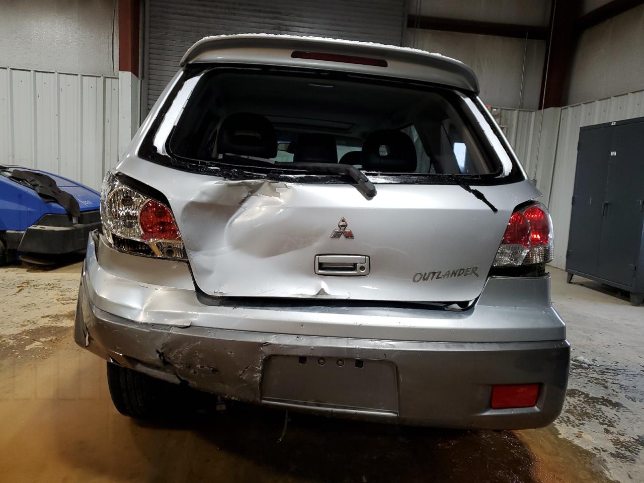 2004 Mitsubishi Outlander - Image 6