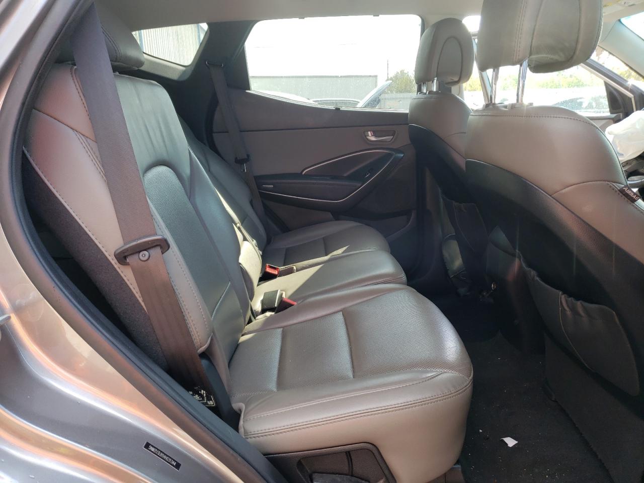 2017 Hyundai Santa Fe - Image 11