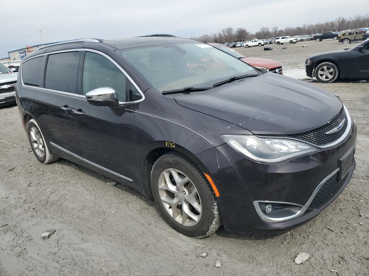 2019 Chrysler Pacifica - Image 4