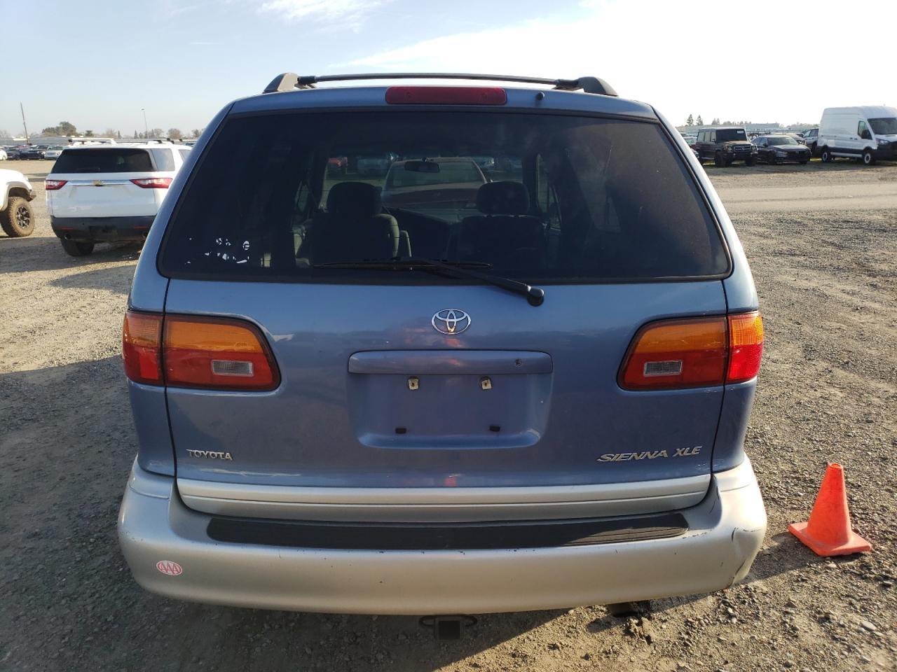 2000 Toyota Sienna - Image 6