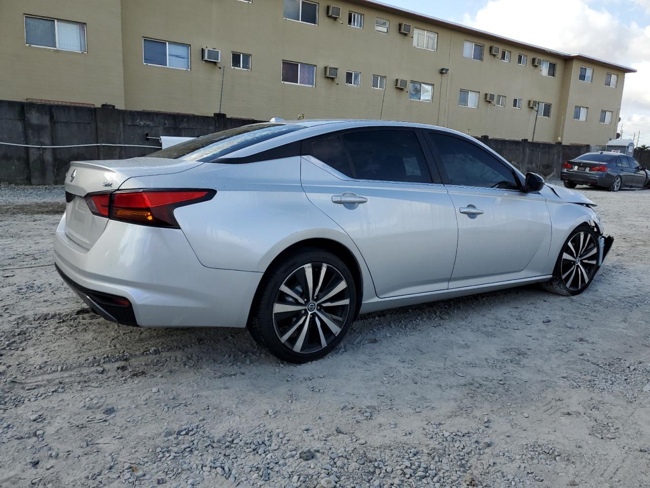 2019 Nissan Altima - Image 3