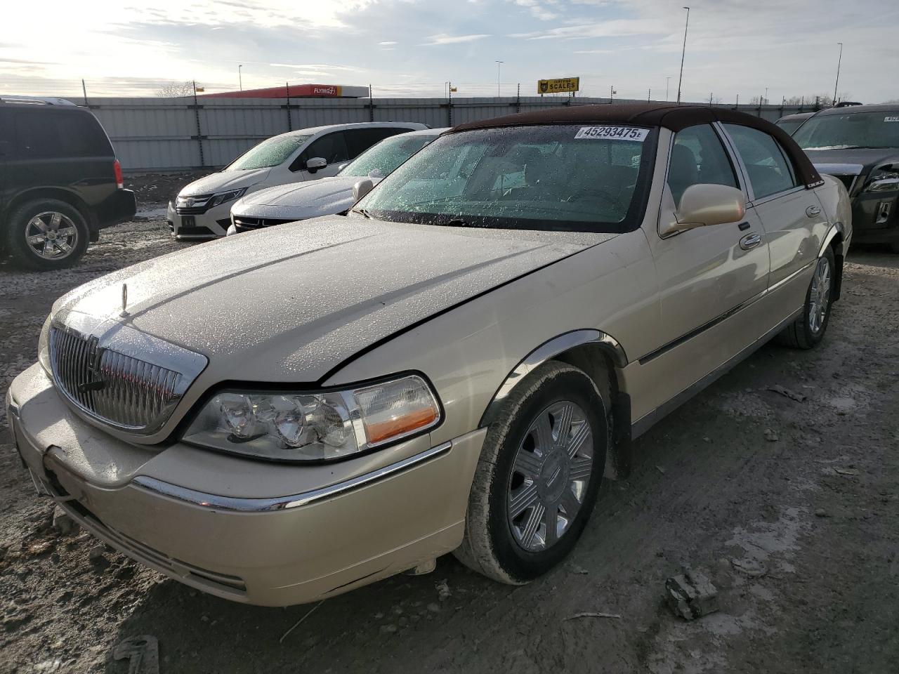 2003 Lincoln Town Car - Image 1