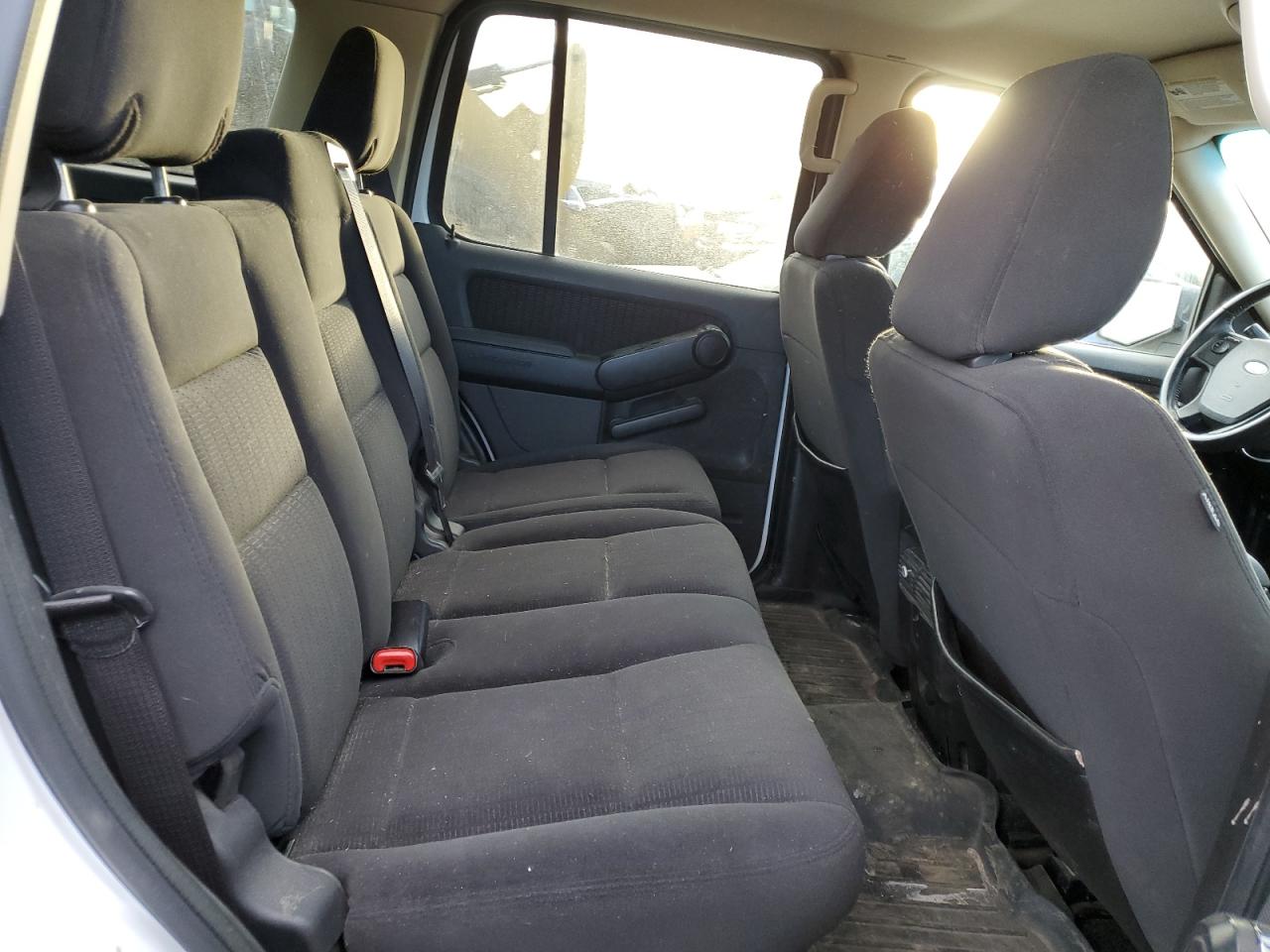 2010 Ford Explorer - Image 11