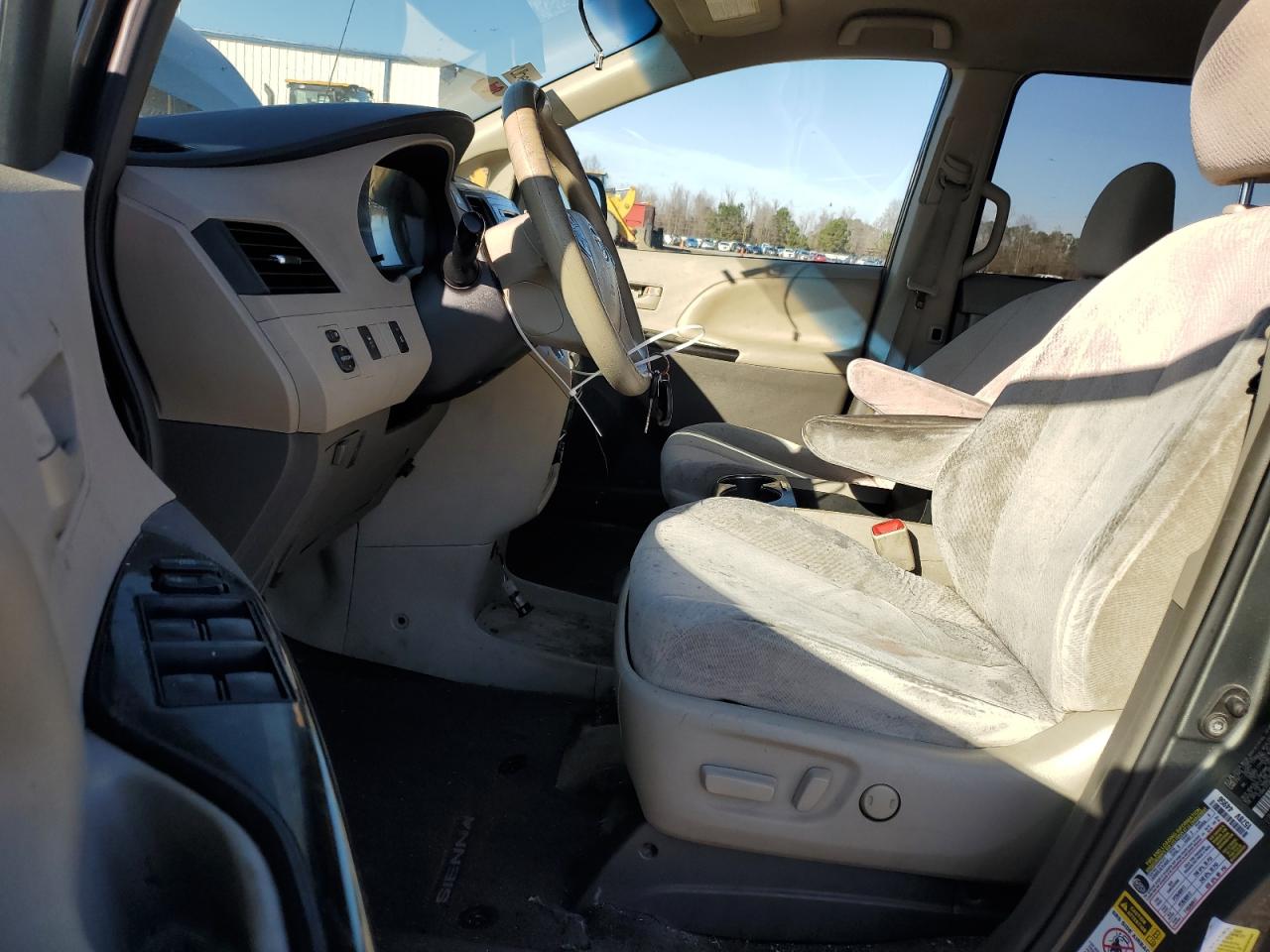 2013 Toyota Sienna - Image 7