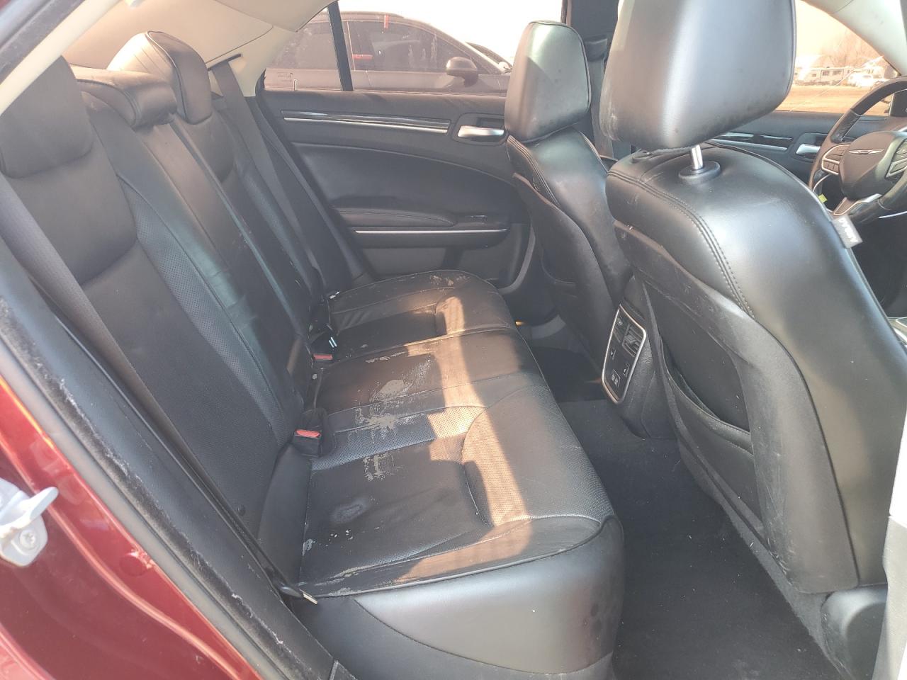 2019 Chrysler 300 - Image 10