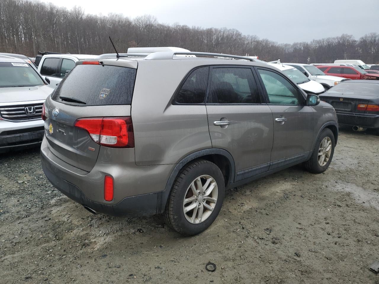 2014 Kia Sorento - Image 3