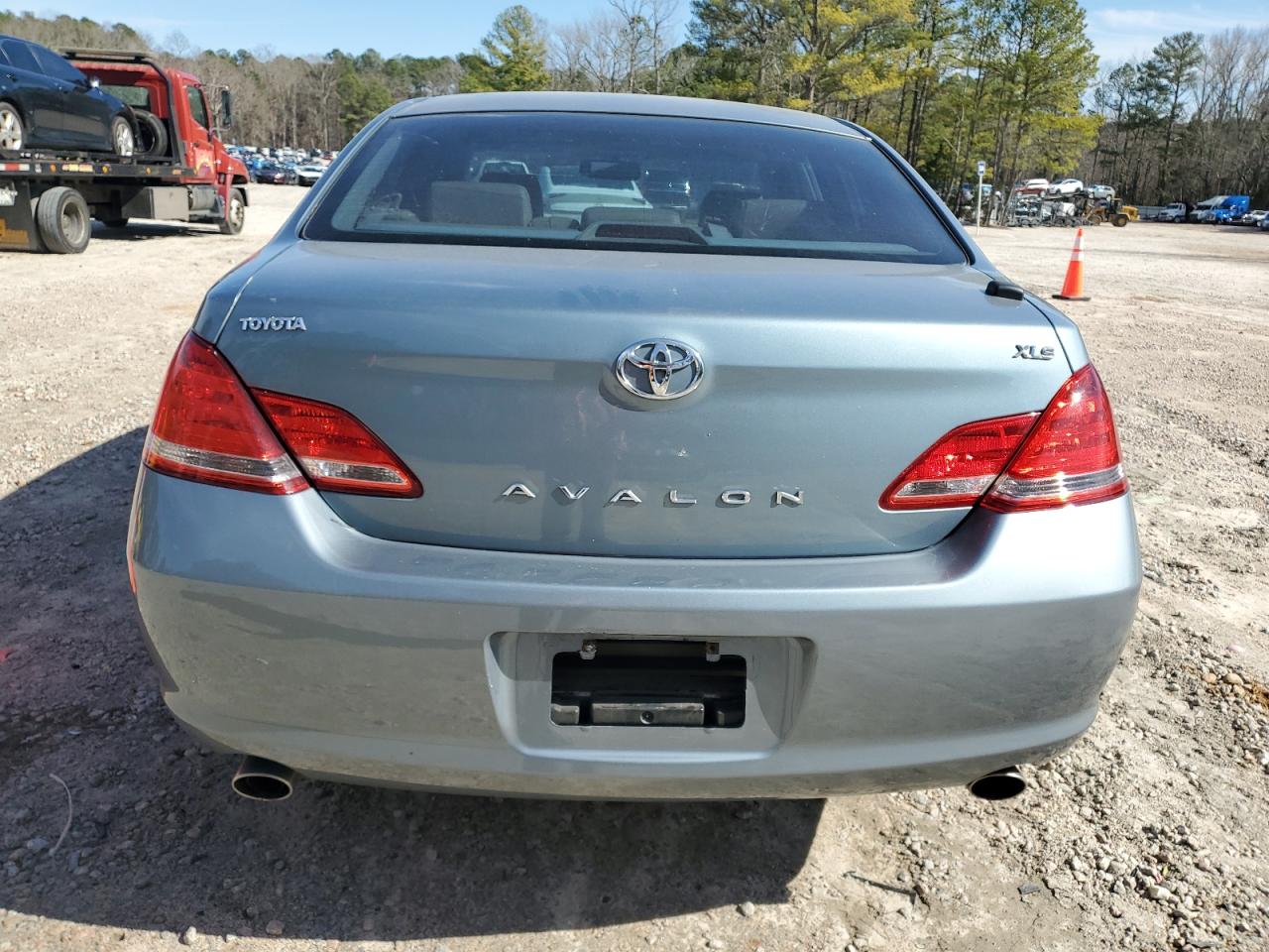 2005 Toyota Avalon - Image 6