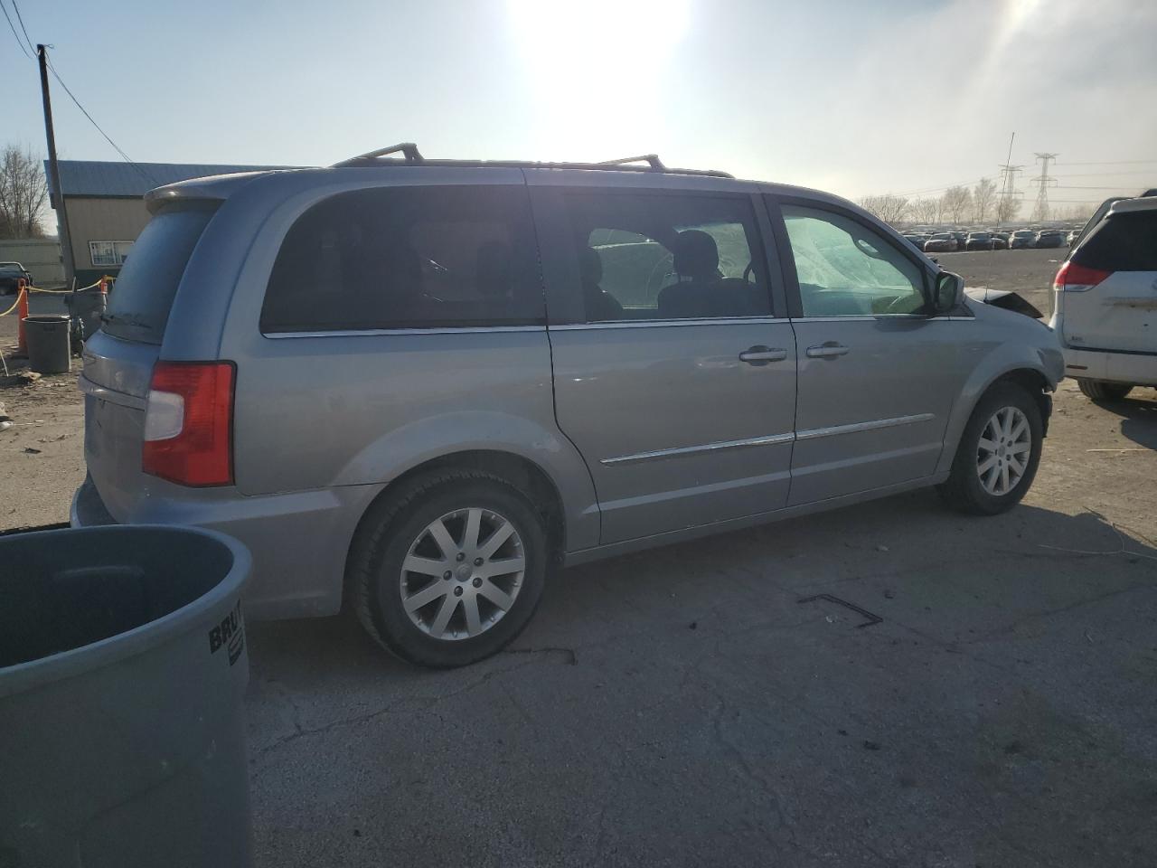 2014 Chrysler Town & Country - Image 3
