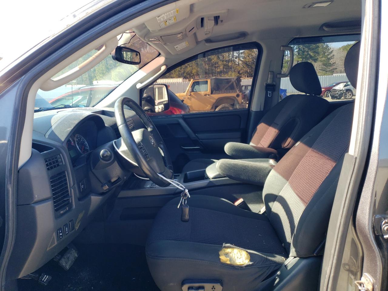 2010 Nissan Titan - Image 7