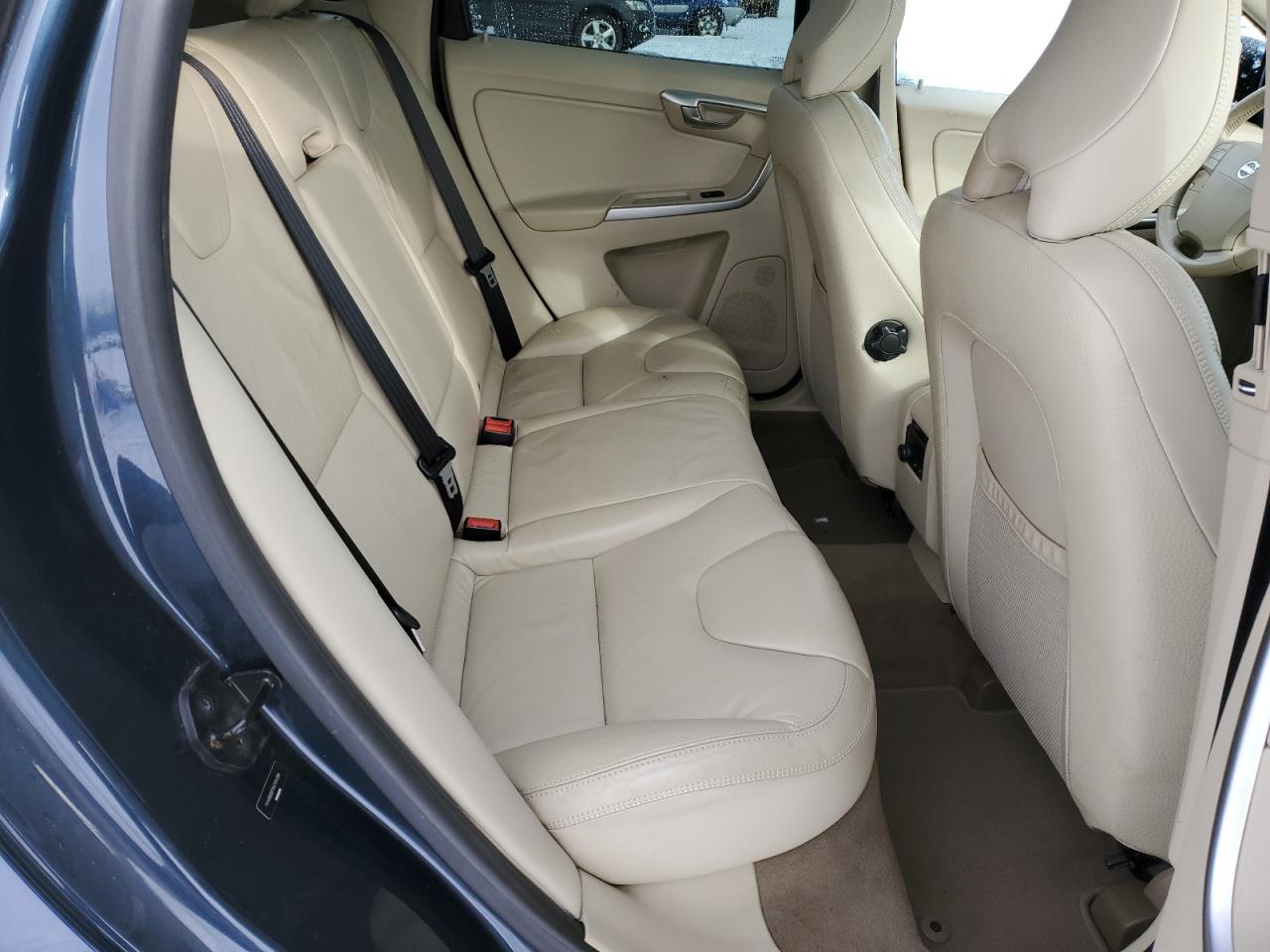 2010 Volvo XC60 - Image 11
