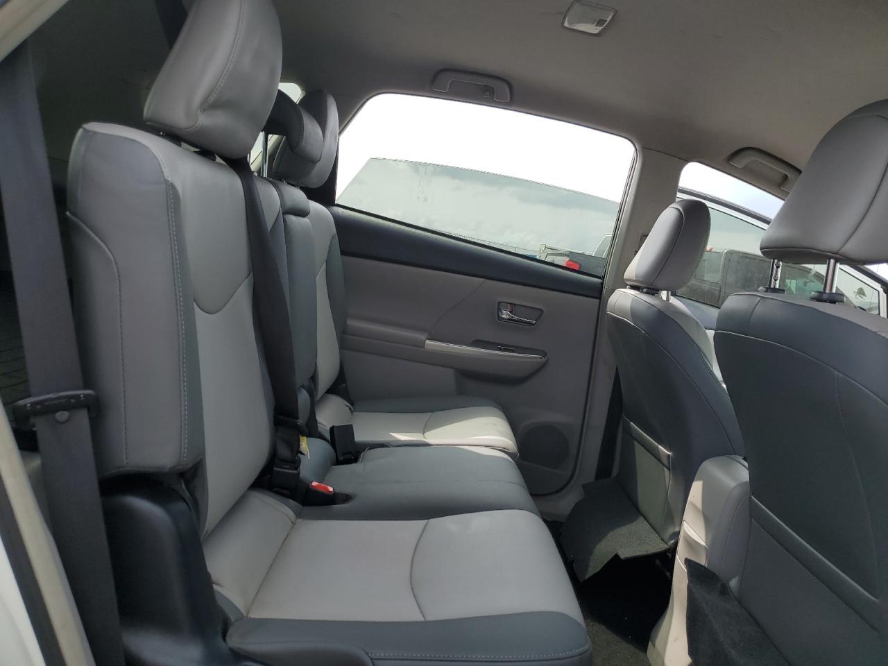 2015 Toyota Prius - Image 10