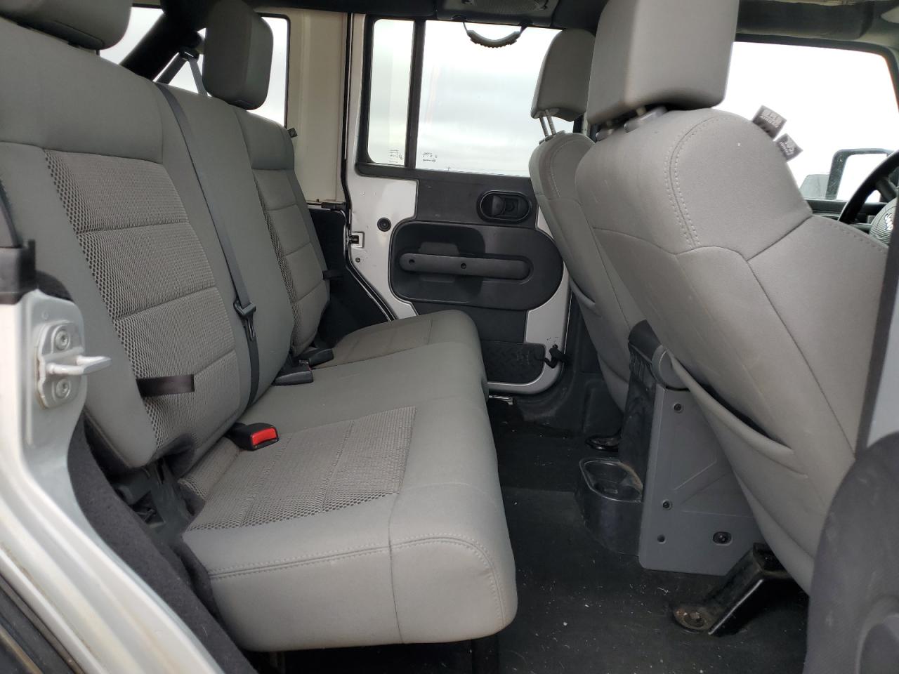 2009 Jeep Wrangler - Image 11