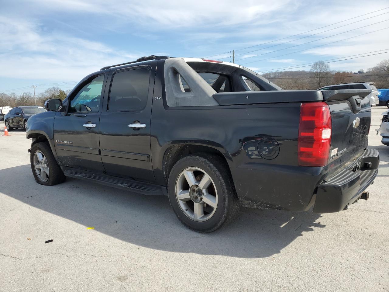 2008 Chevrolet Avalanche - Image 2