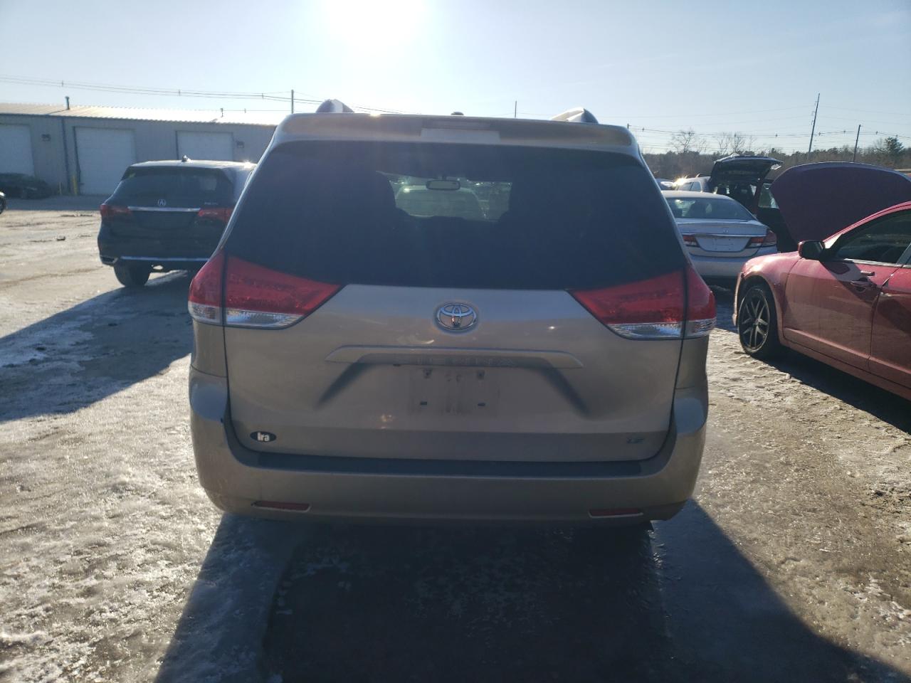 2012 Toyota Sienna - Image 6