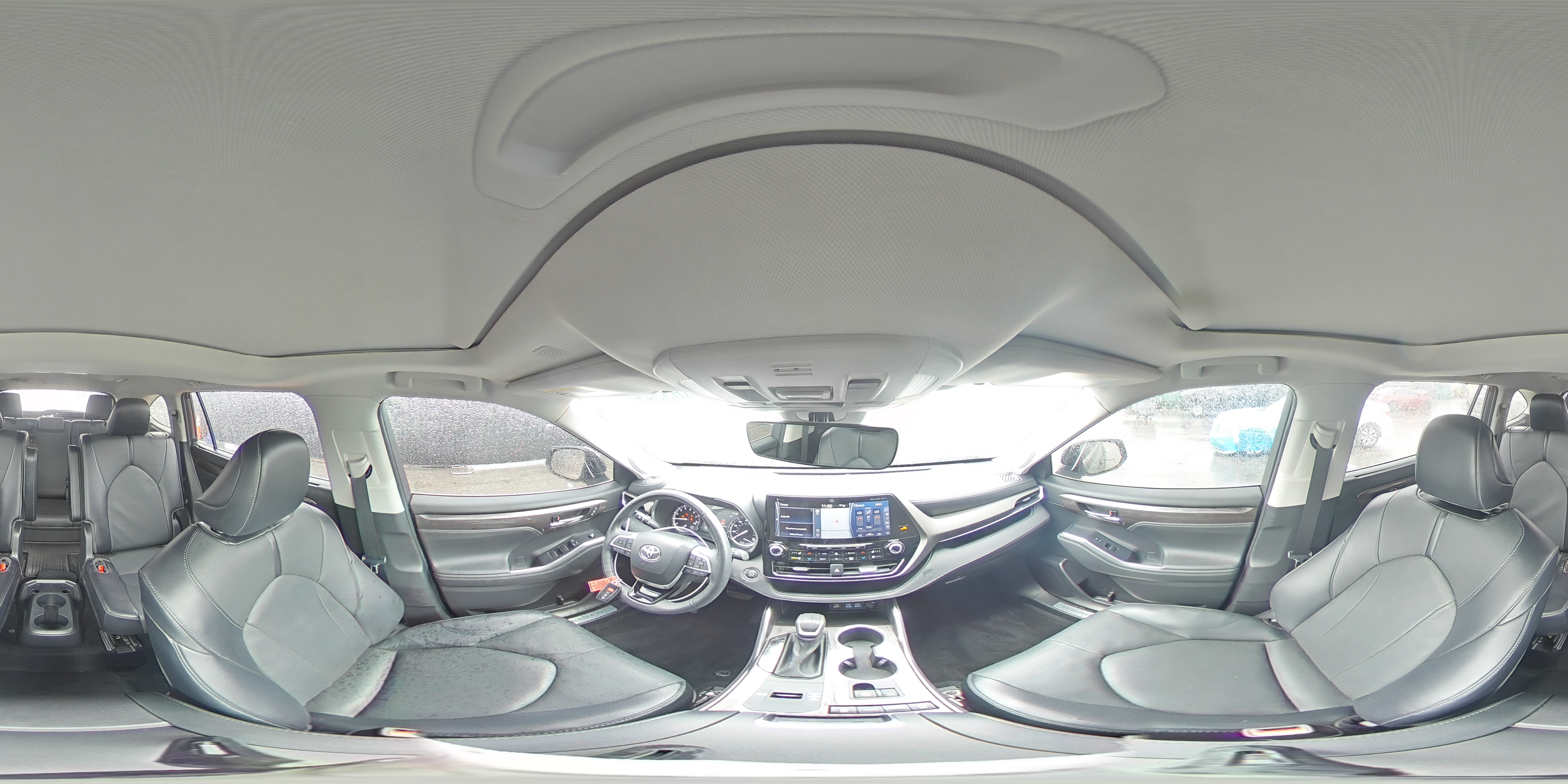 2022 Toyota Highlander - Image 16