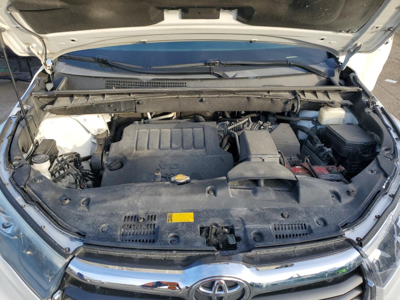 2015 Toyota Highlander - Image 14