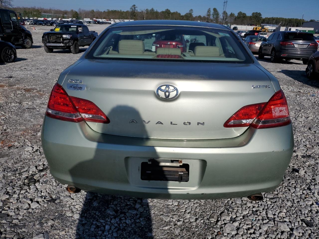 2005 Toyota Avalon - Image 6