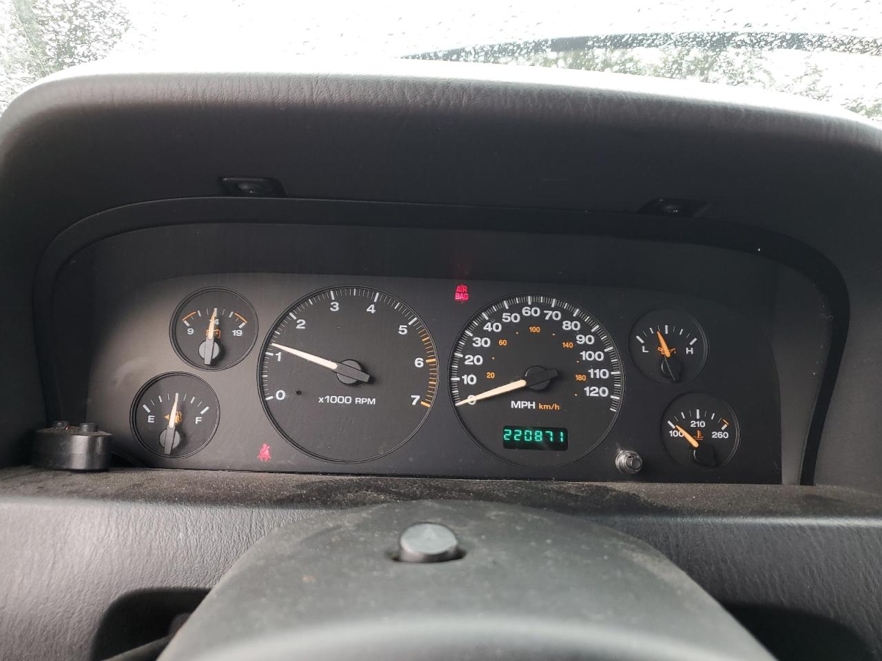 2004 Jeep Grand Cherokee - Image 9